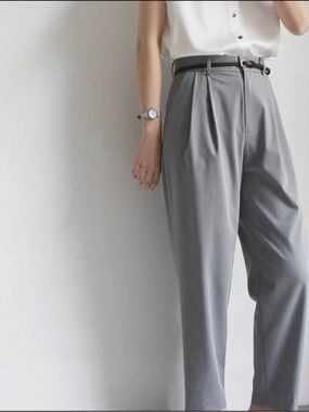 Women‘s Gray Pleated Dress Pants